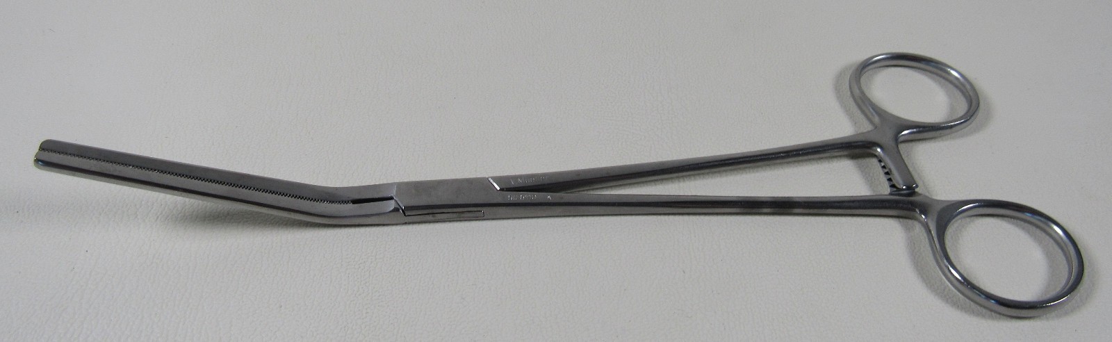 V. Mueller SU6110 Glassman Non-Crushing Gastrointestinal Angled Clamp 9¼” German