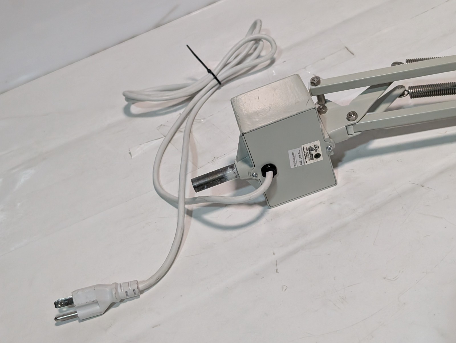 Unbranded 16346LG-101210298 Medical Magnifier Lamp with Adjustable Arm Mount