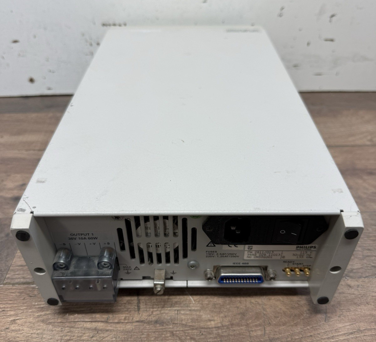 Philips PM2811 Programmable Power Supply 30V/10A/60W