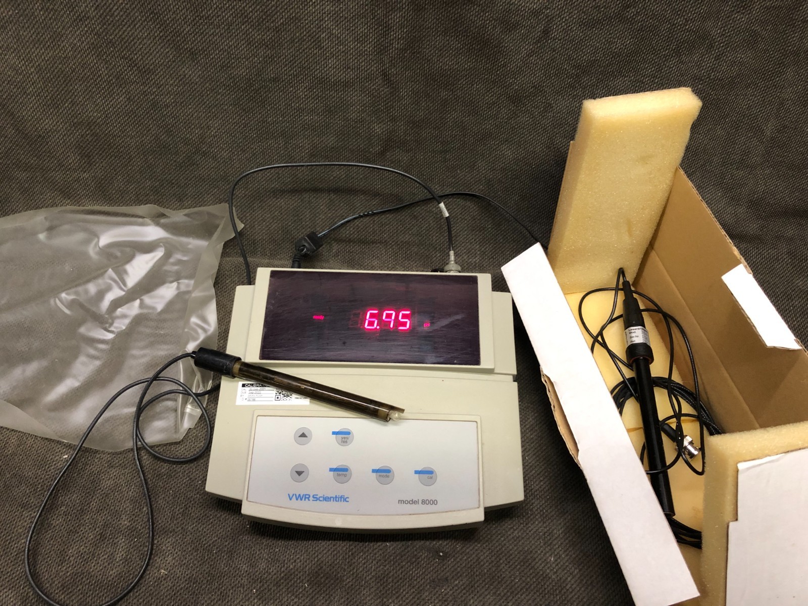 VWR Scientific 8000 Digital Lab pH Meter w/Two Probes
