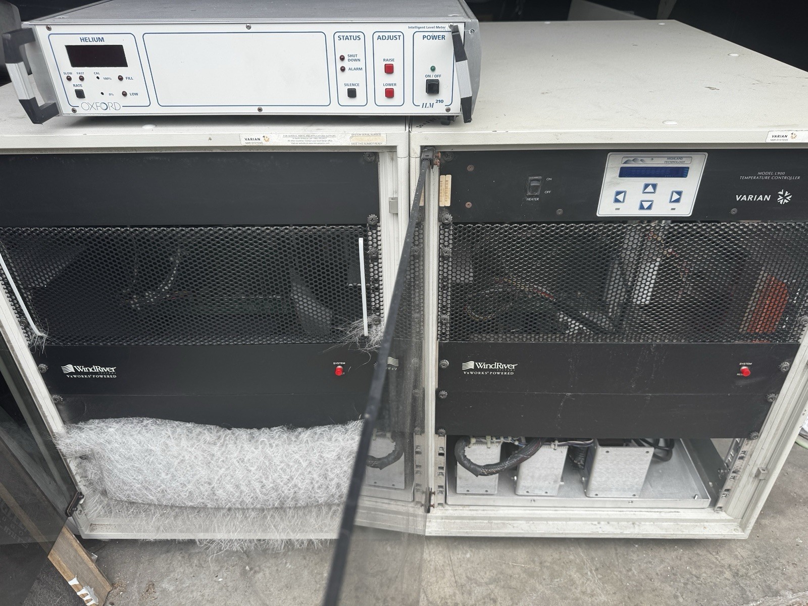 300Mhz NMR Bruker spectroscopy magnet with 2 Varian Mercury controllers plus