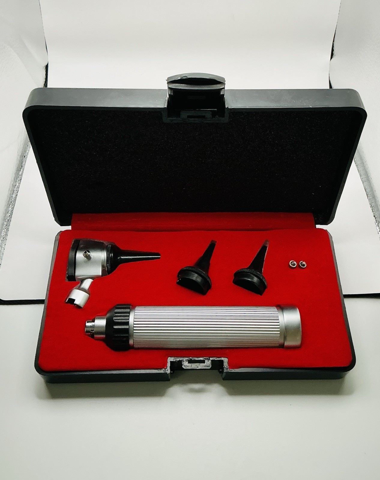 New Otoscope Set ENT Medical And Veterinary Diagnostic Instruments