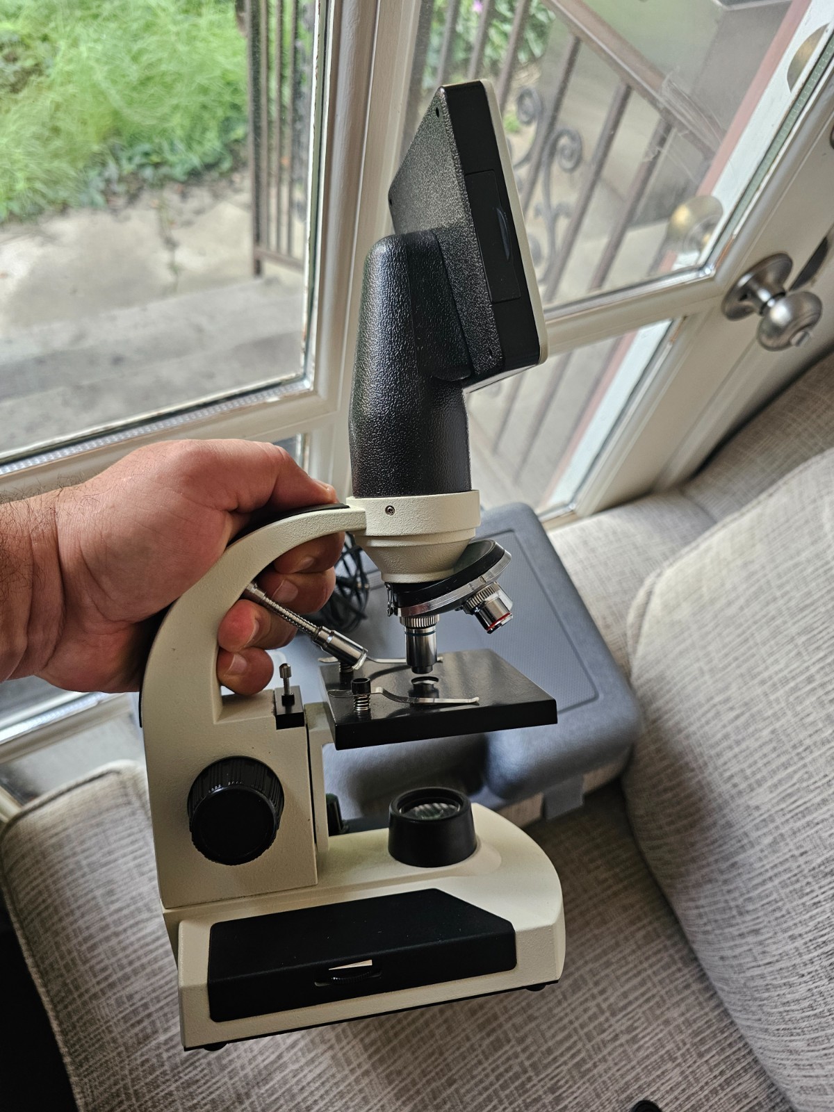 Motic Ecoline Advanced Digital Microscope Nice Lenses, Camera, 3.5″ LCD Screen