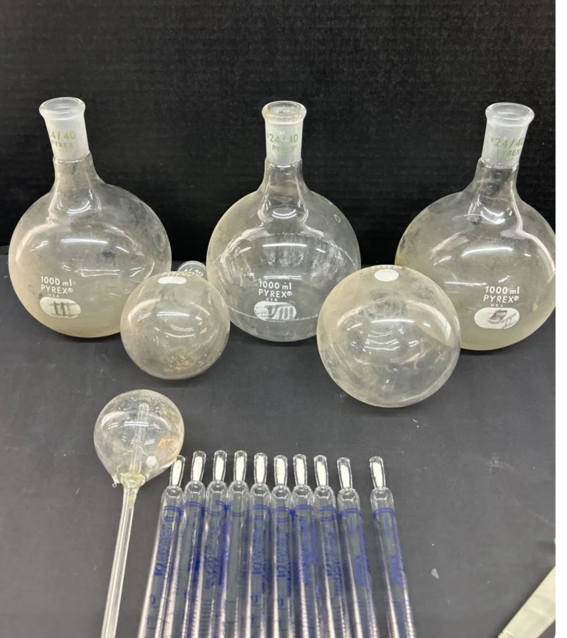 Vintage Pyrex Lab Glassware Batch – 1000ml Flasks, Pipettes Chemistry Lot