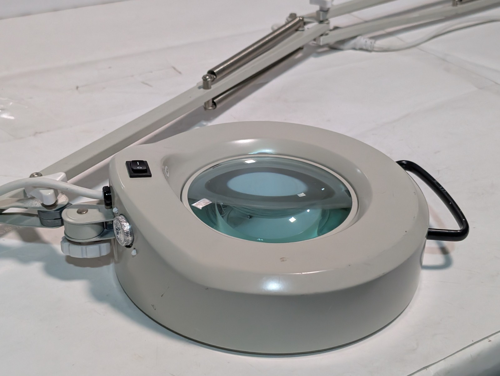Unbranded 16346LG-101210298 Medical Magnifier Lamp with Adjustable Arm Mount