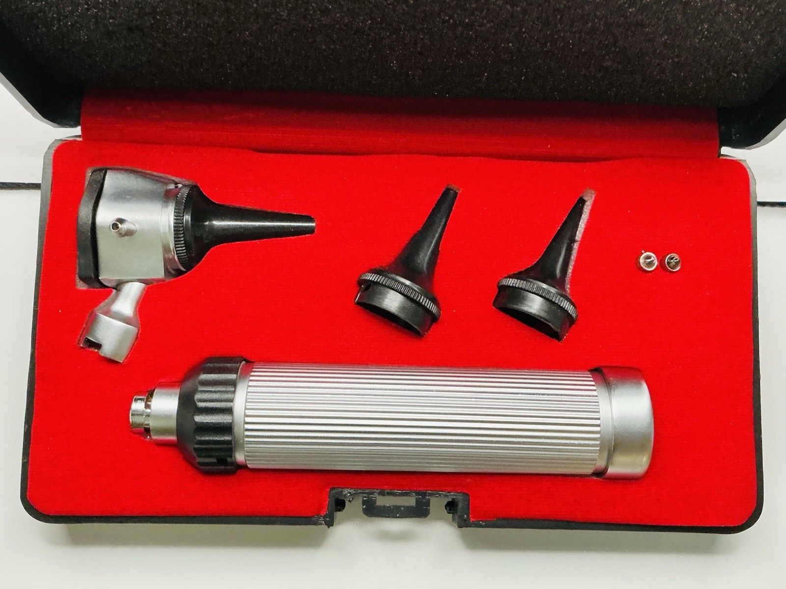 New Otoscope Set ENT Medical And Veterinary Diagnostic Instruments