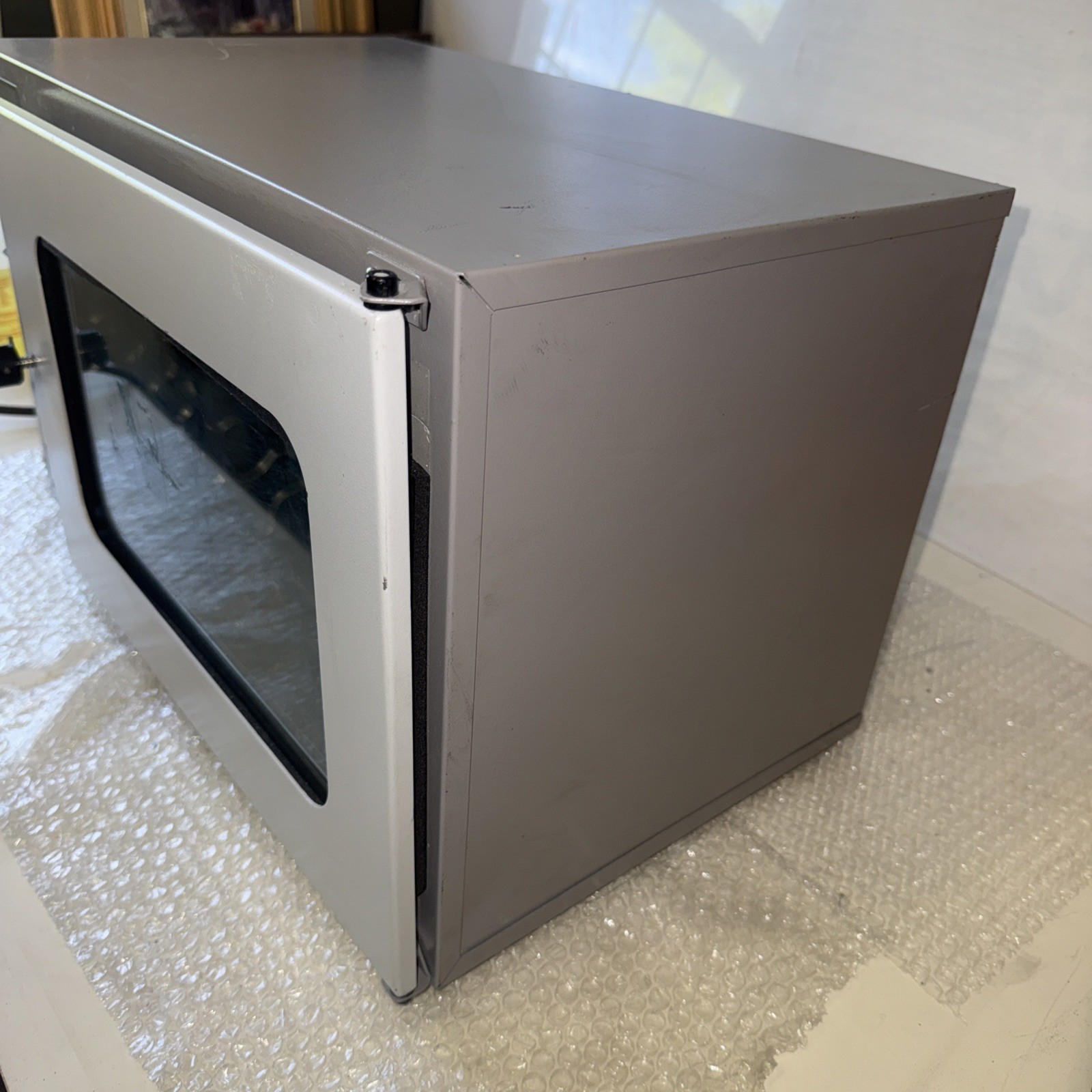 UniEquip Unitherm 6/12 Hybridization Oven 120 Volts 2.6 Amps 50 Hertz 550 Watts