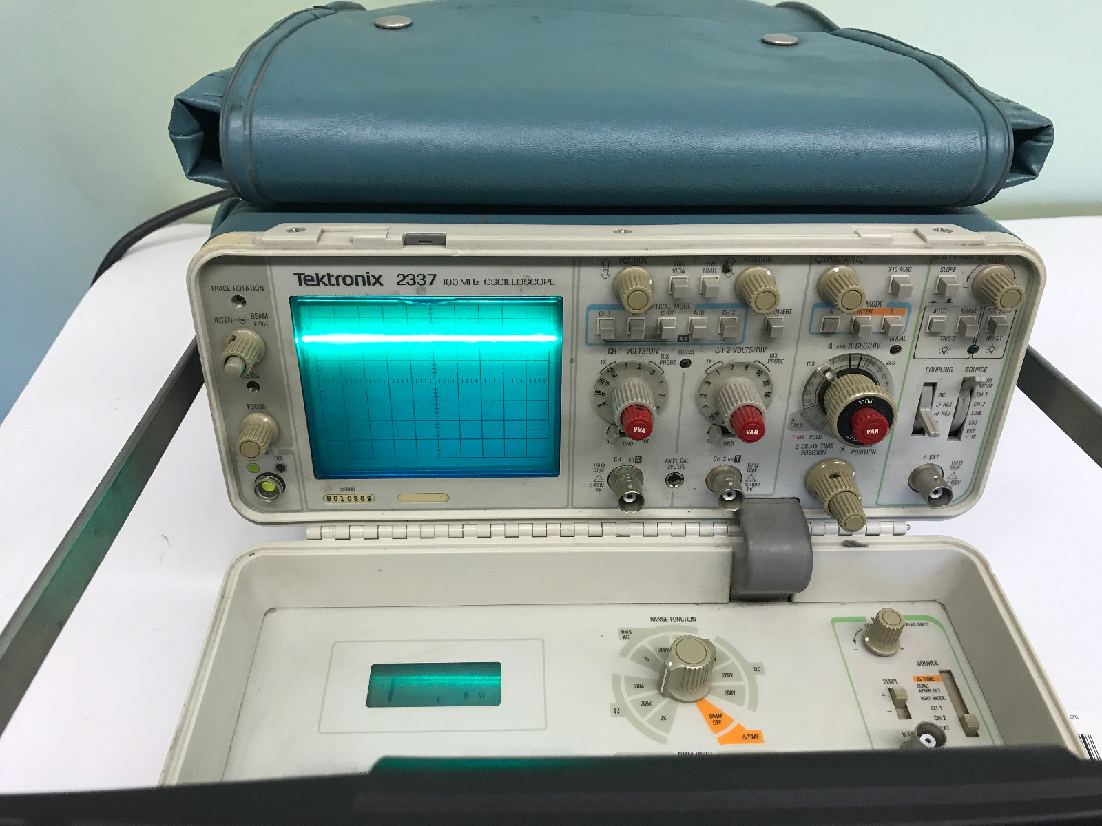 Tektronix 2337 Oscilloscope 100 Mhz Dual Trace 2-Channel