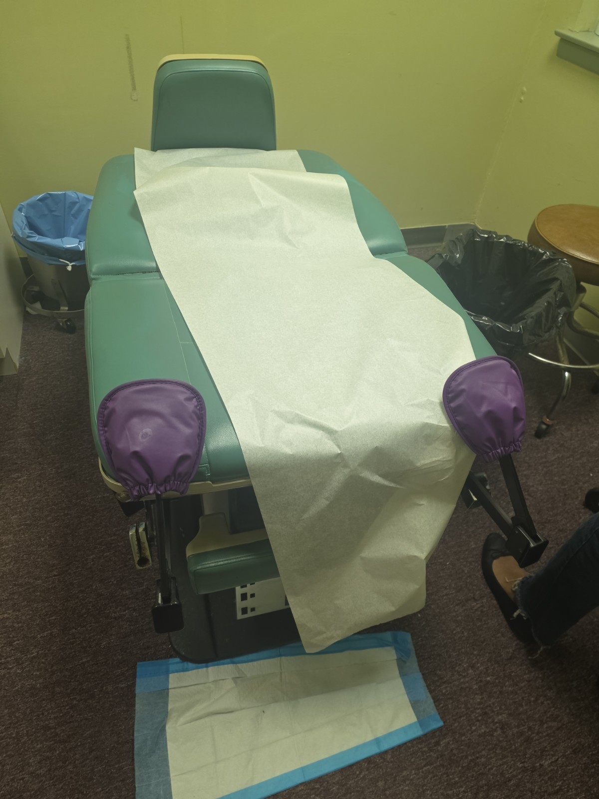Midmark 411-003 Power Exam Chair And Foot Pedal