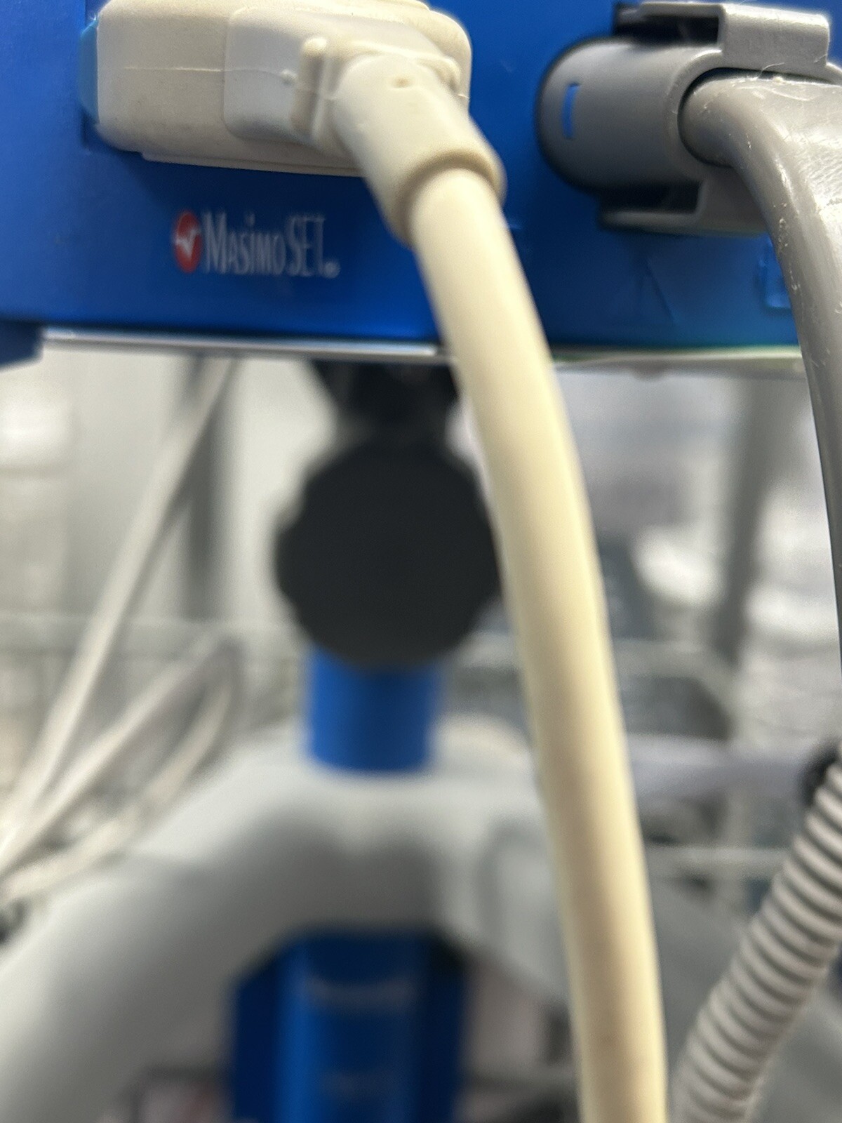 Dinamap Carescape V100 NIBP Masimo SpO2 Temp On Rolling Stand Patient Ready