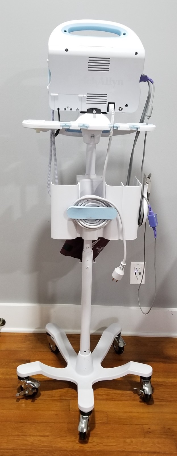 Welch Allyn Connex Vital Sign Monitor 6000 Series, Stand, Nellcor SPO2, NIBP