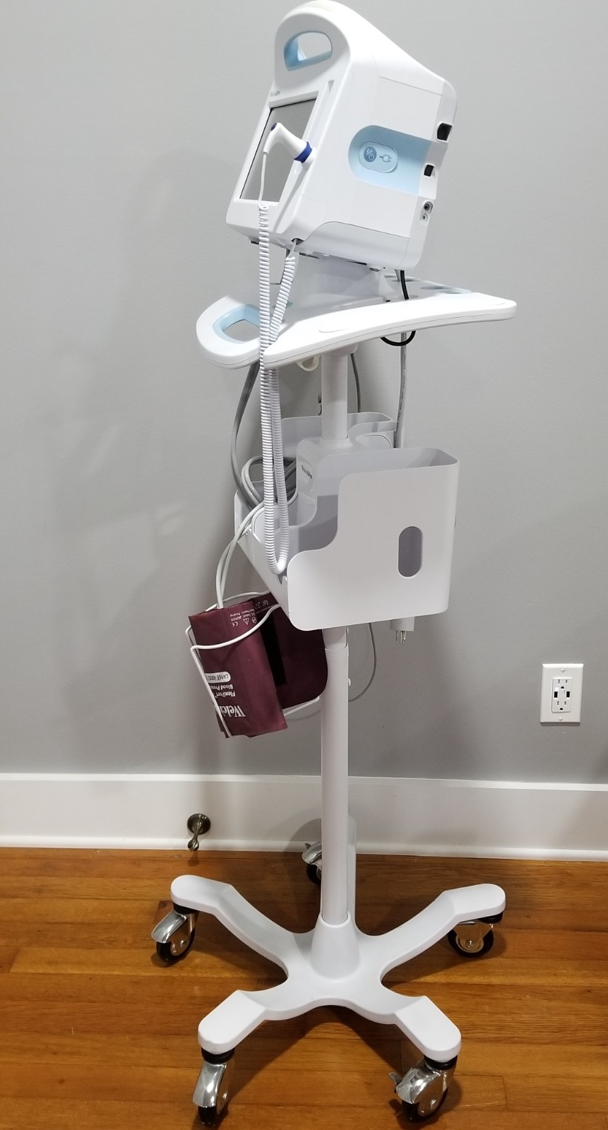 Welch Allyn Connex Vital Sign Monitor 6000 Series, Stand, Nellcor SPO2, NIBP