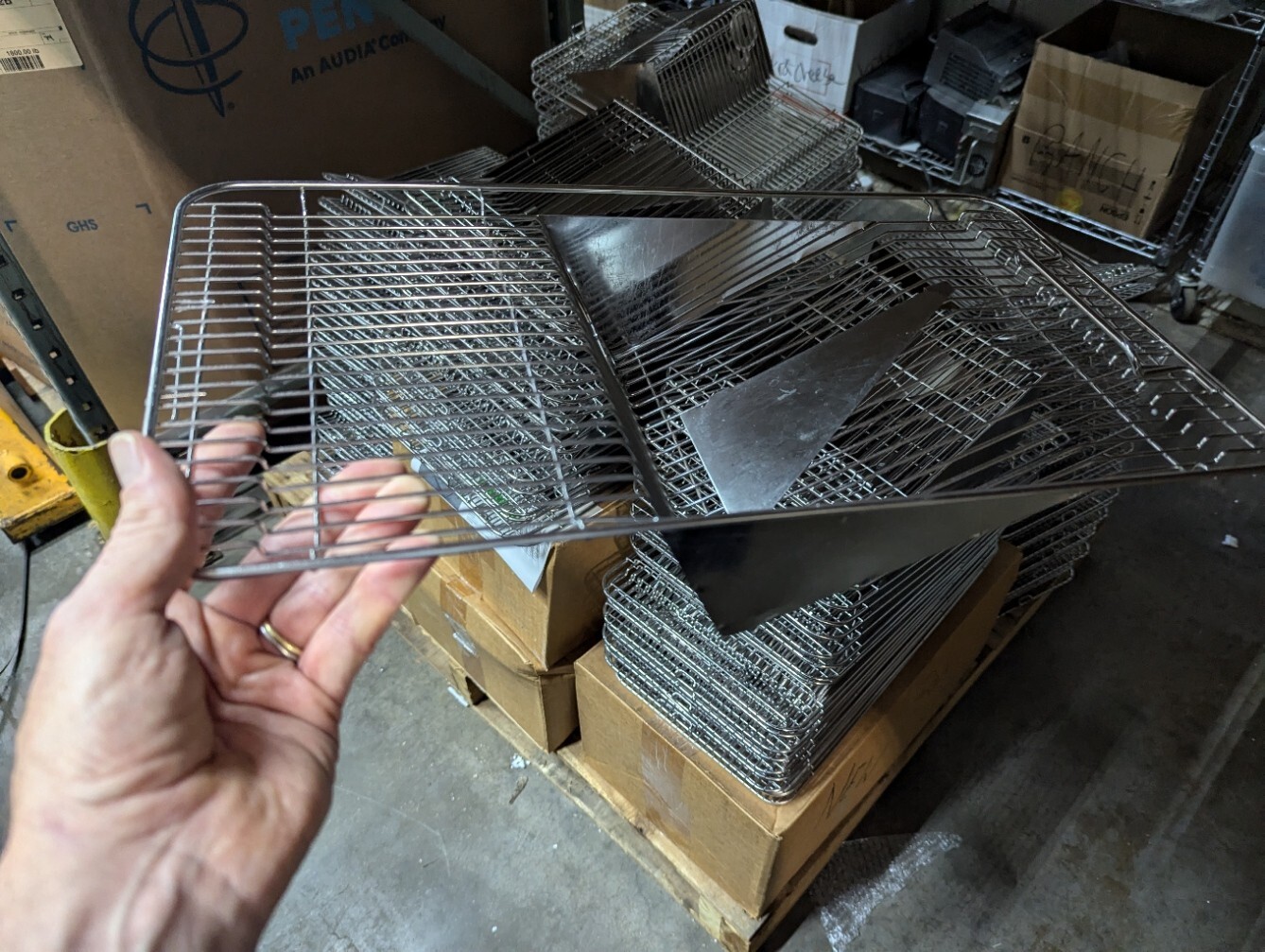 Rat cage wire food / water holder, animal laboratory