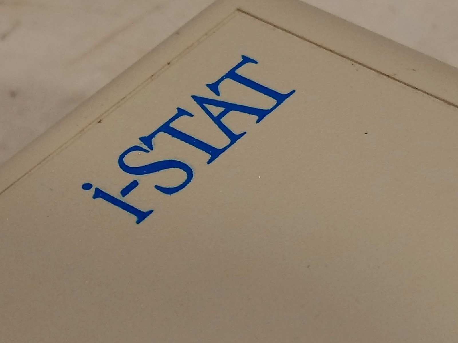 Abbott i-STAT 1 DS-300 Downloader-Serial base station, 12V, RS-232 DB9, as shown