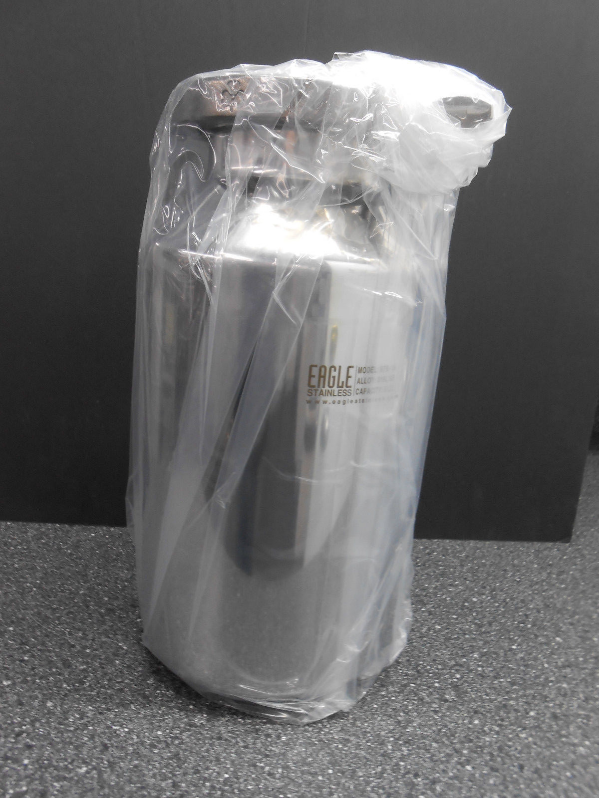 NEW EAGLE STAINLESS STEEL 5 LITER BOTTLE BTB-16 4″ TRI-CLOVER CLAMP WITH CAP
