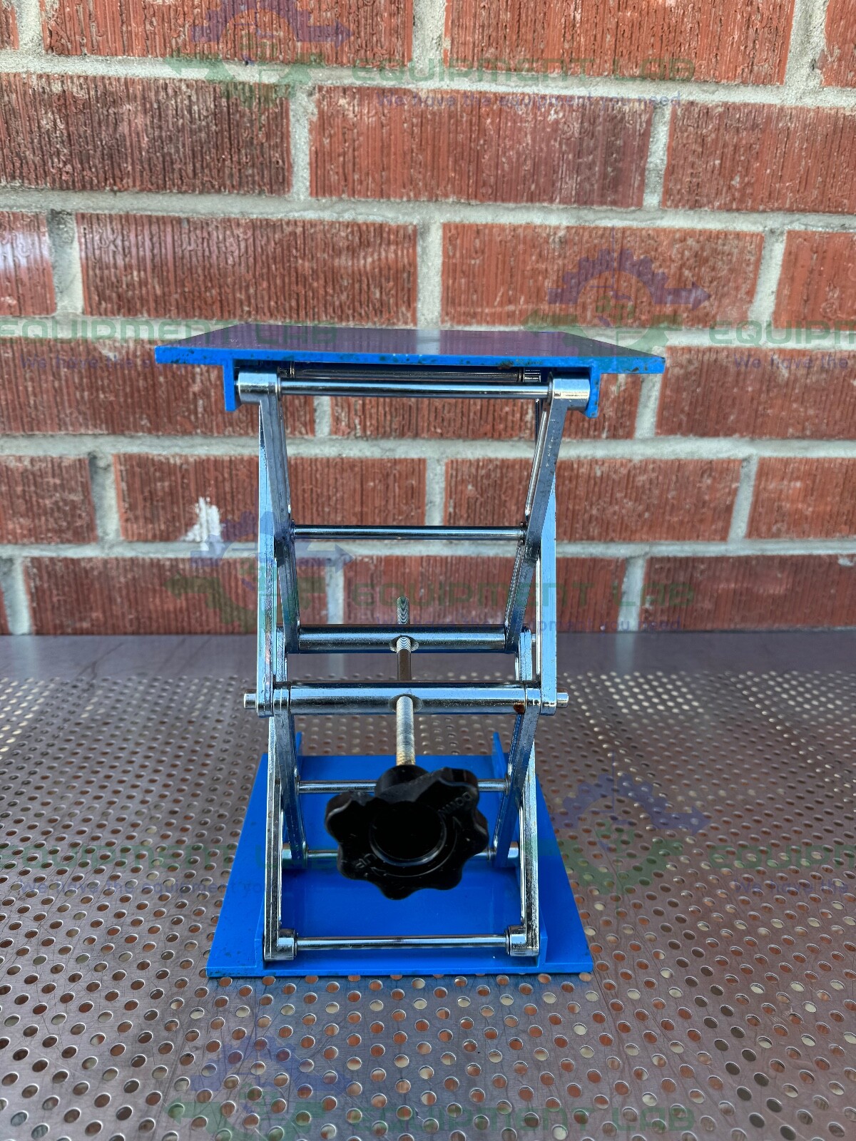 Unknown 8″ x 8″ x 12″ Table-Top Lab Jack