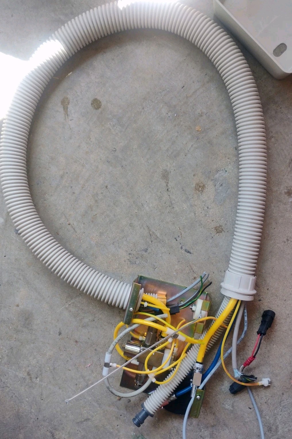 Adec 4810 Dental Chair Tubing, Air Water Regulator, Vacuum Hose, Wire Used
