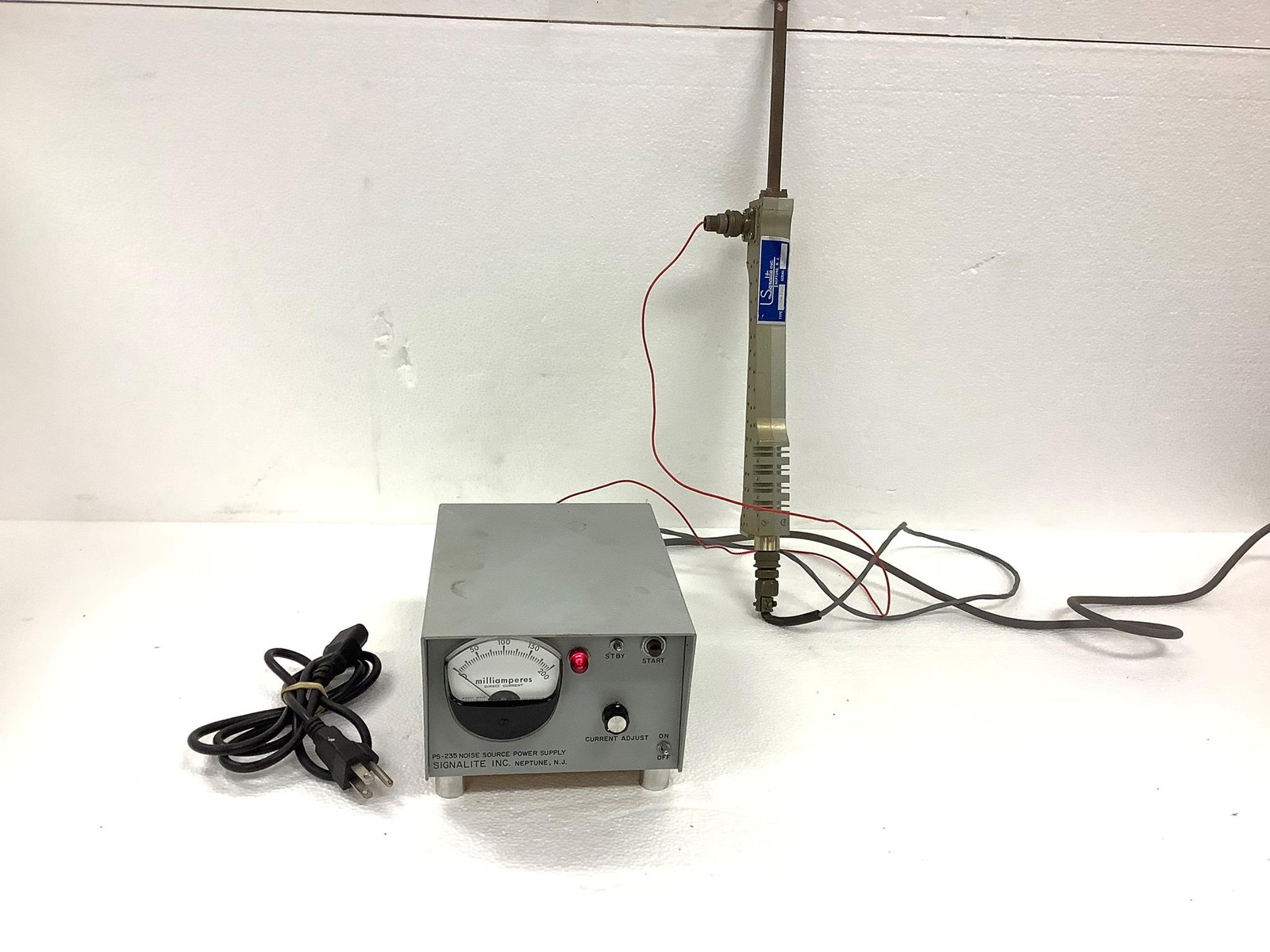 Signalite Inc Ps-235 Power Supply With Signalite Inc Model Tn-162 WORKING