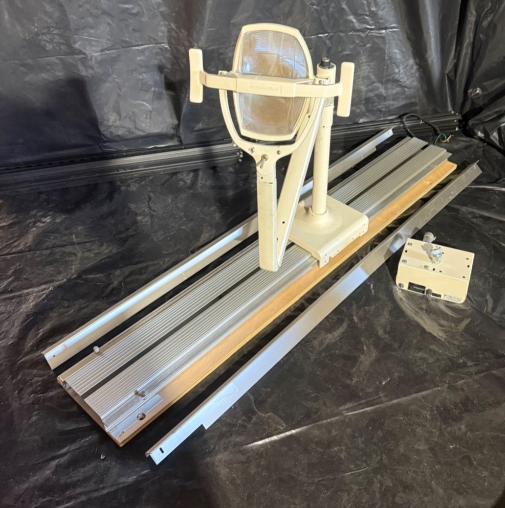 Pelton & Crane Dental Operatory Track Light 115V Ceiling Mounted Pre-Owned