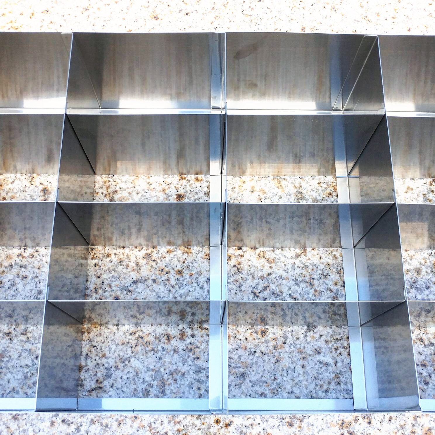 Laboratory Stainless Steel 16-Section Well Plate Adjustable Upright Freezer Rack