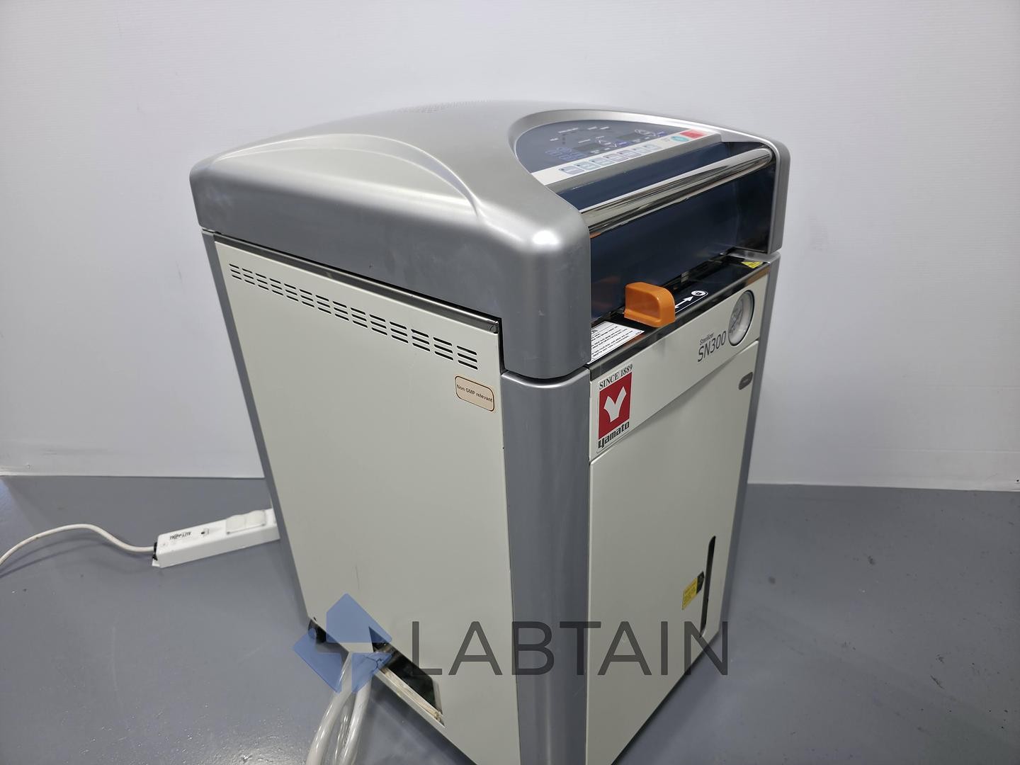 Yamato SN300 Laboratory Autoclave Steam Sterilizer 32L Top-Load 135C 120V