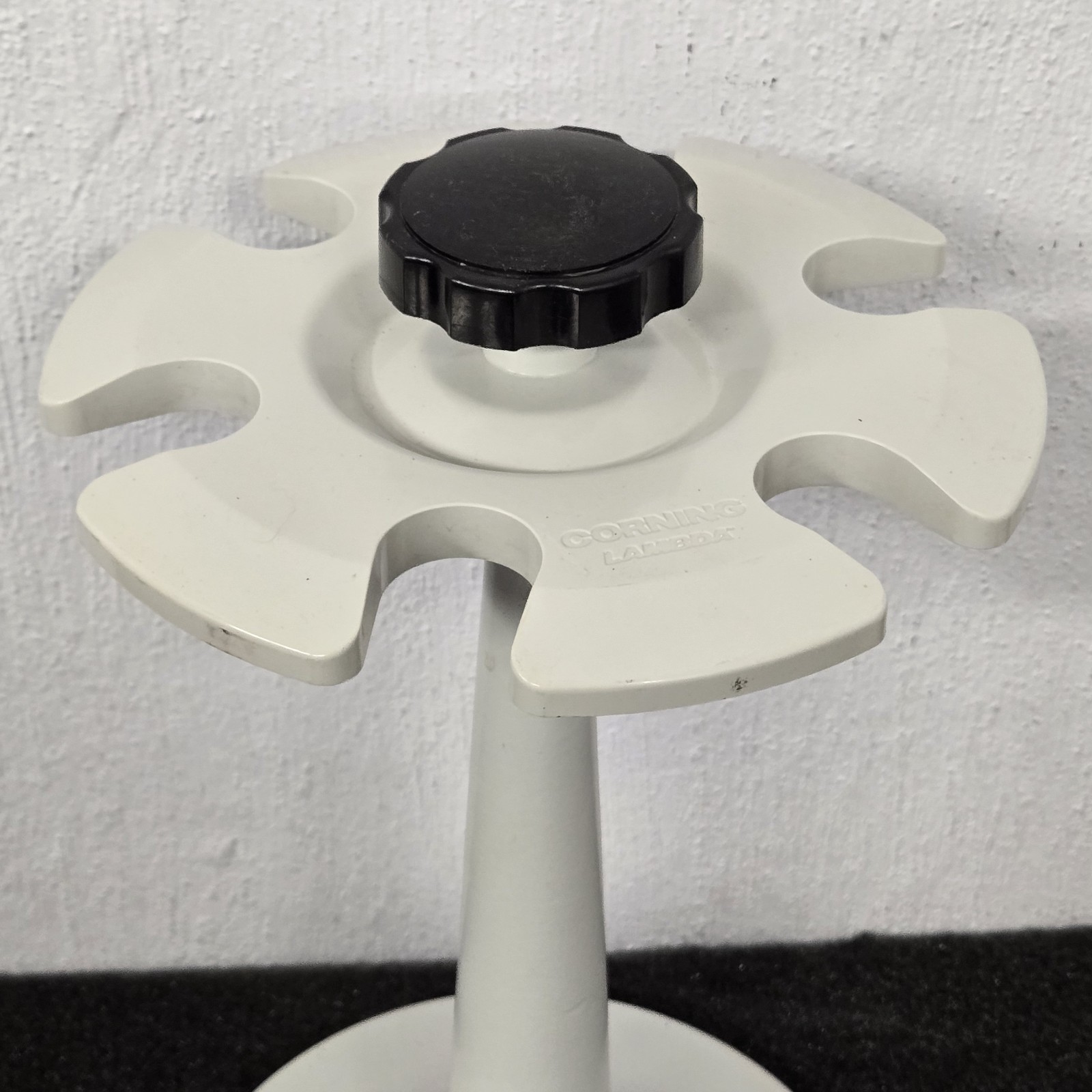 Corning Lambda Carousel Stand For 6 Pipettes – White Aluminum Base w/Plastic Top