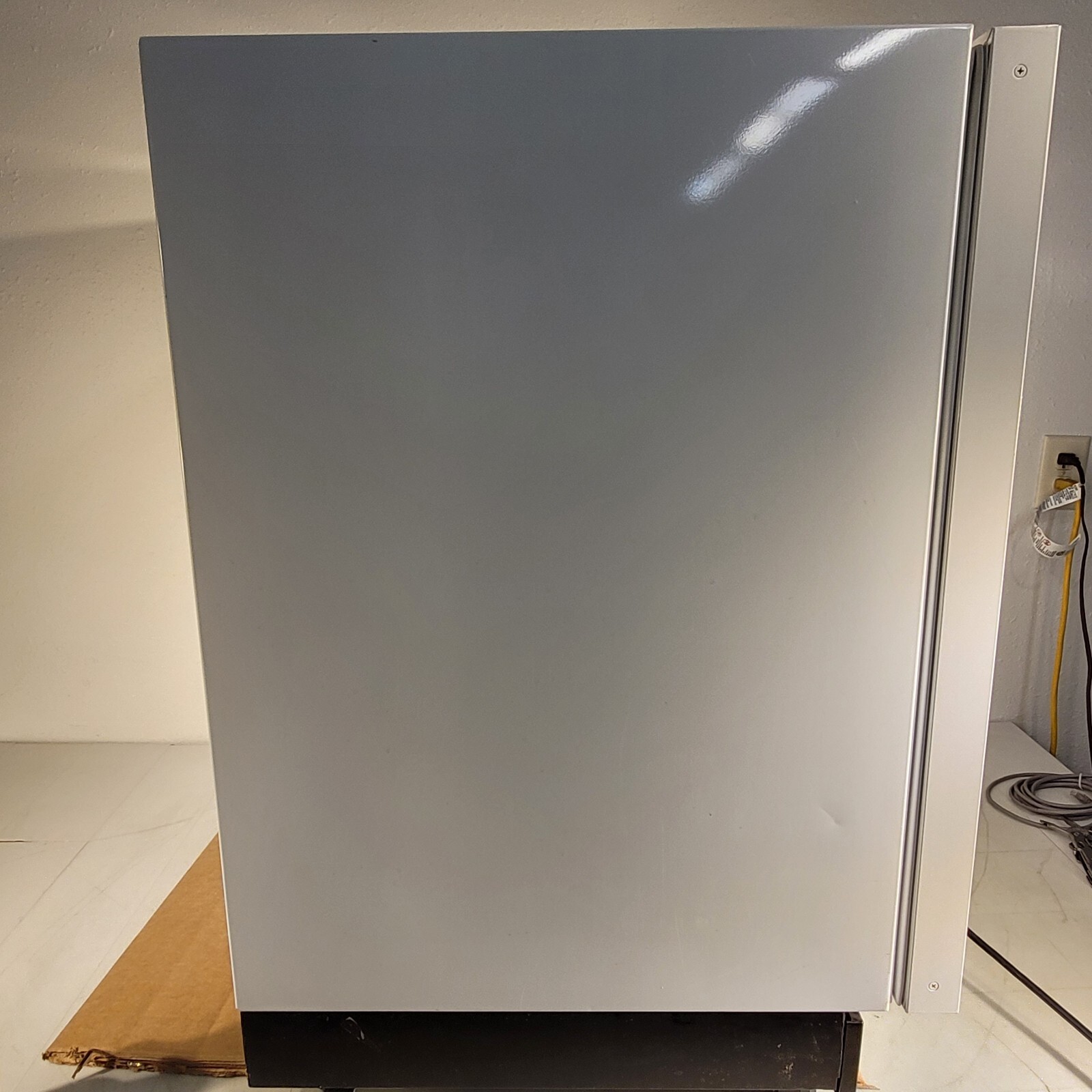 VWR SR-L6110W Undercounter Laboratory Refrigerator 24″X25″X35″ Tested Works