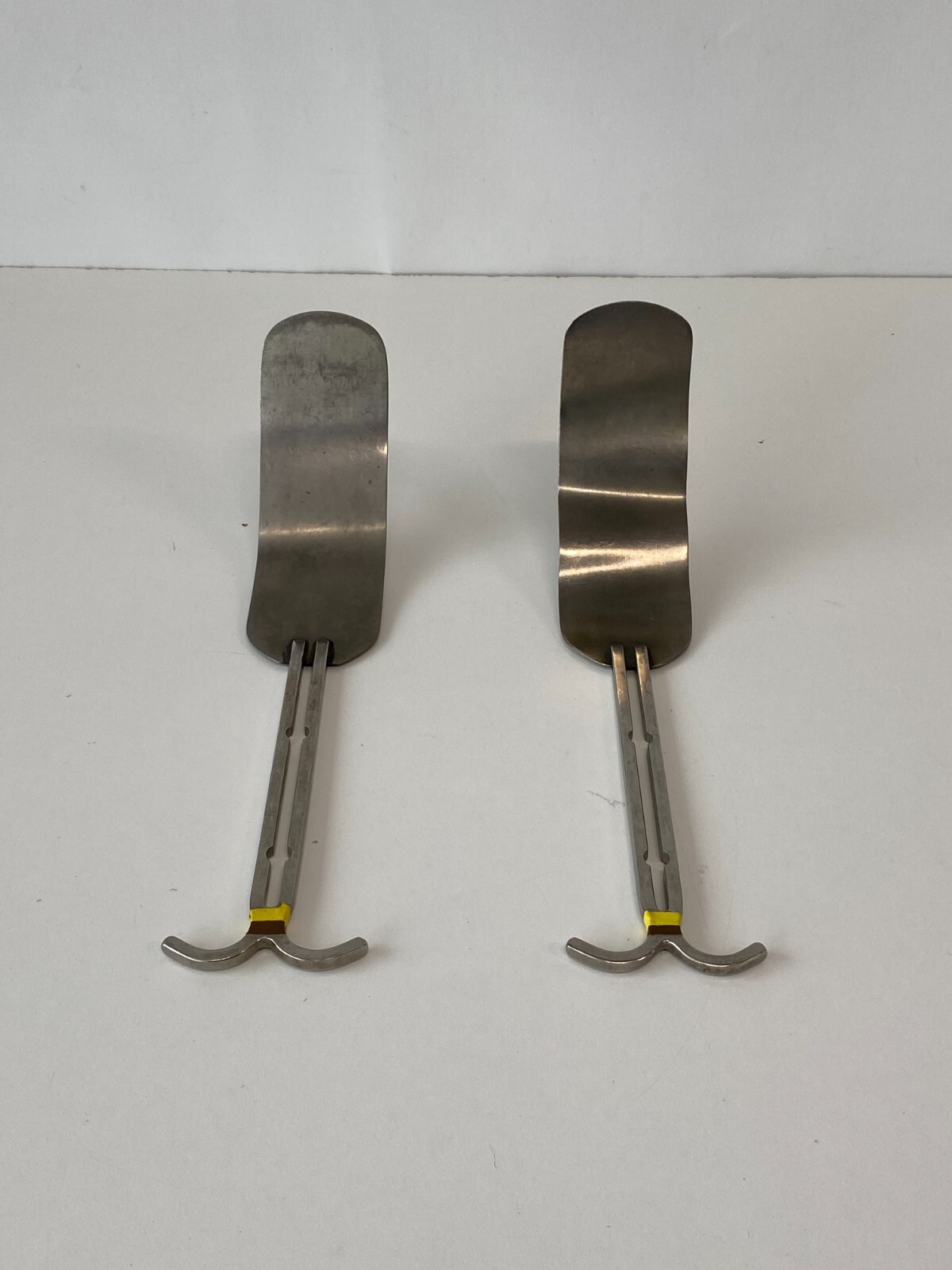L26: Lot of 2 Grieshaber 2-693-795 Balfour Retractor