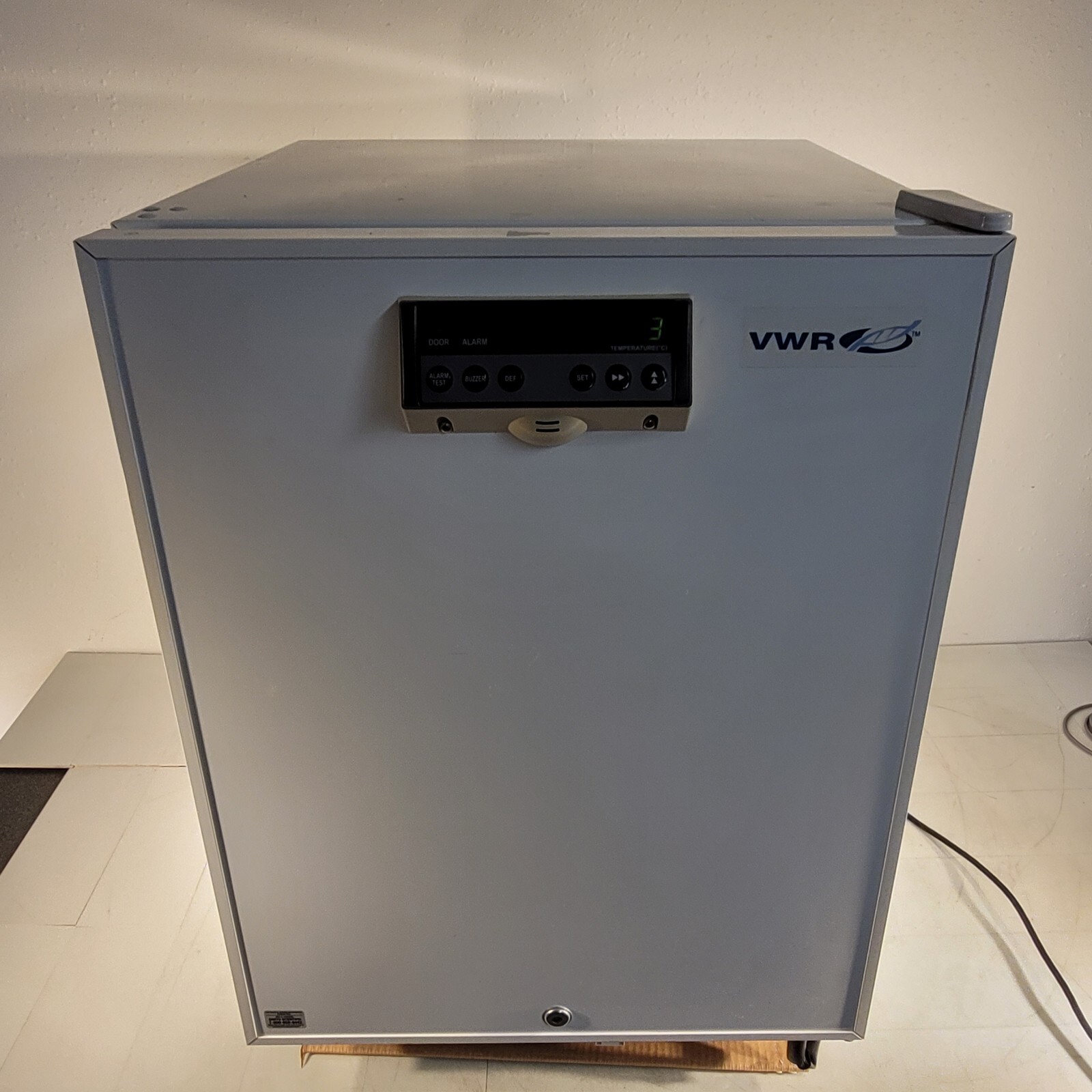 VWR SR-L6110W Undercounter Laboratory Refrigerator 24″X25″X35″ Tested Works