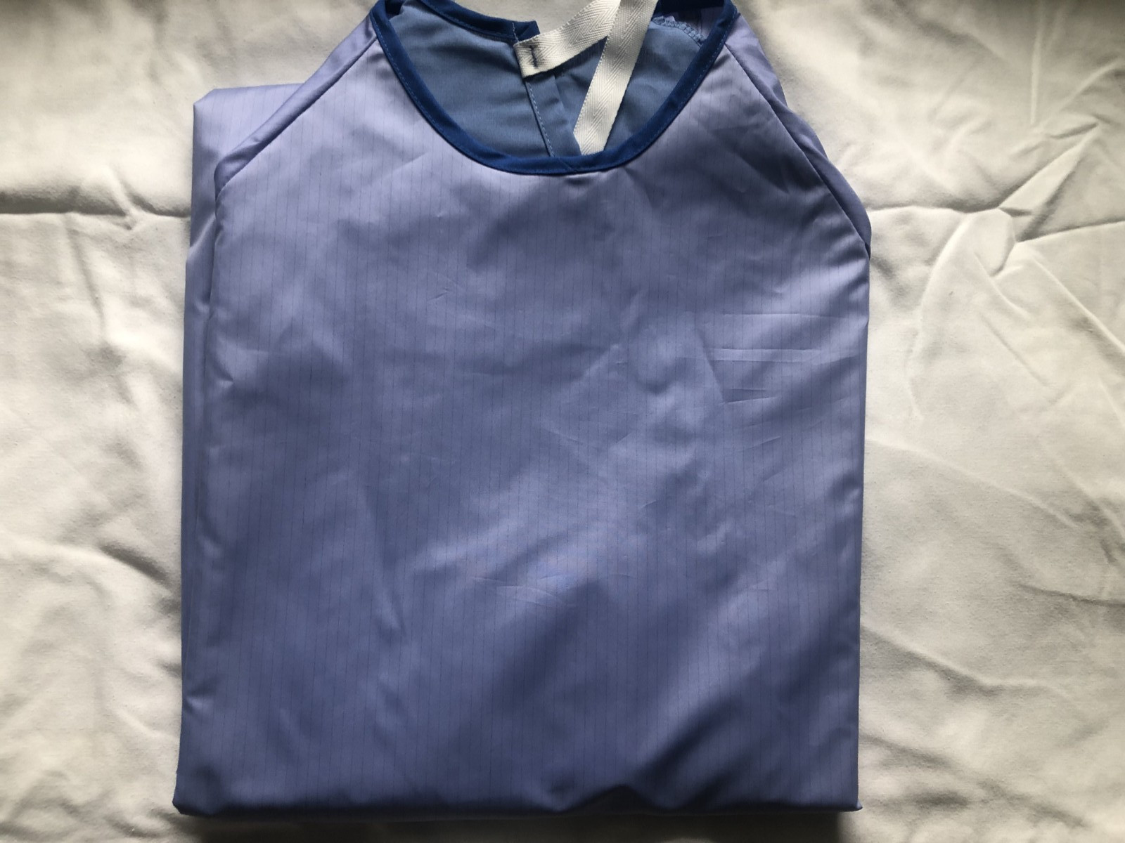 SURGEON’S GOWNS. L-1.MEDLINE, LARGE BARRIER REUSABLE, NEW.BOX OF 10