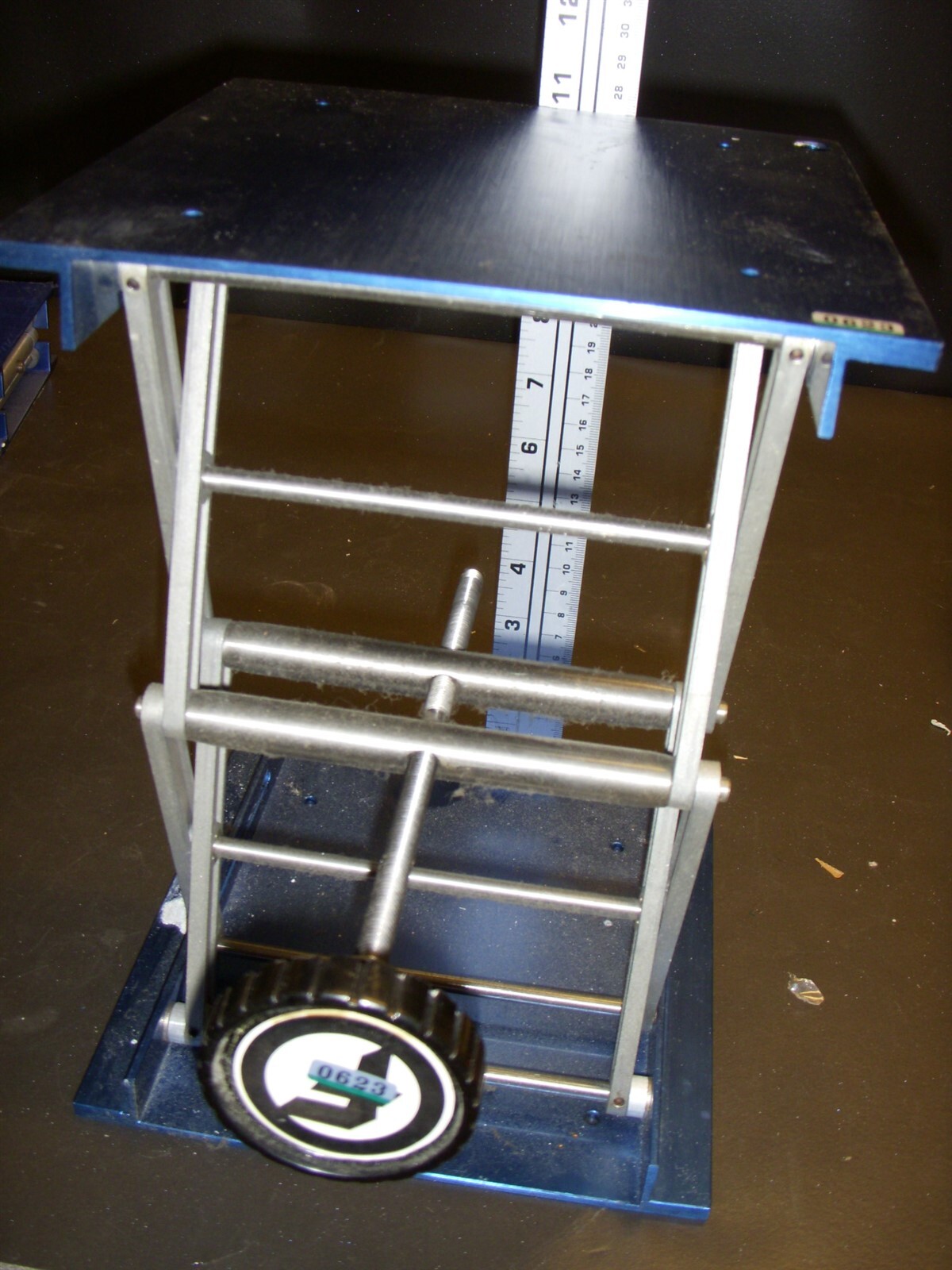 FisherBrand 14-673-52 8″ x 8″ Lab Jack (2.25 to 11 in.)