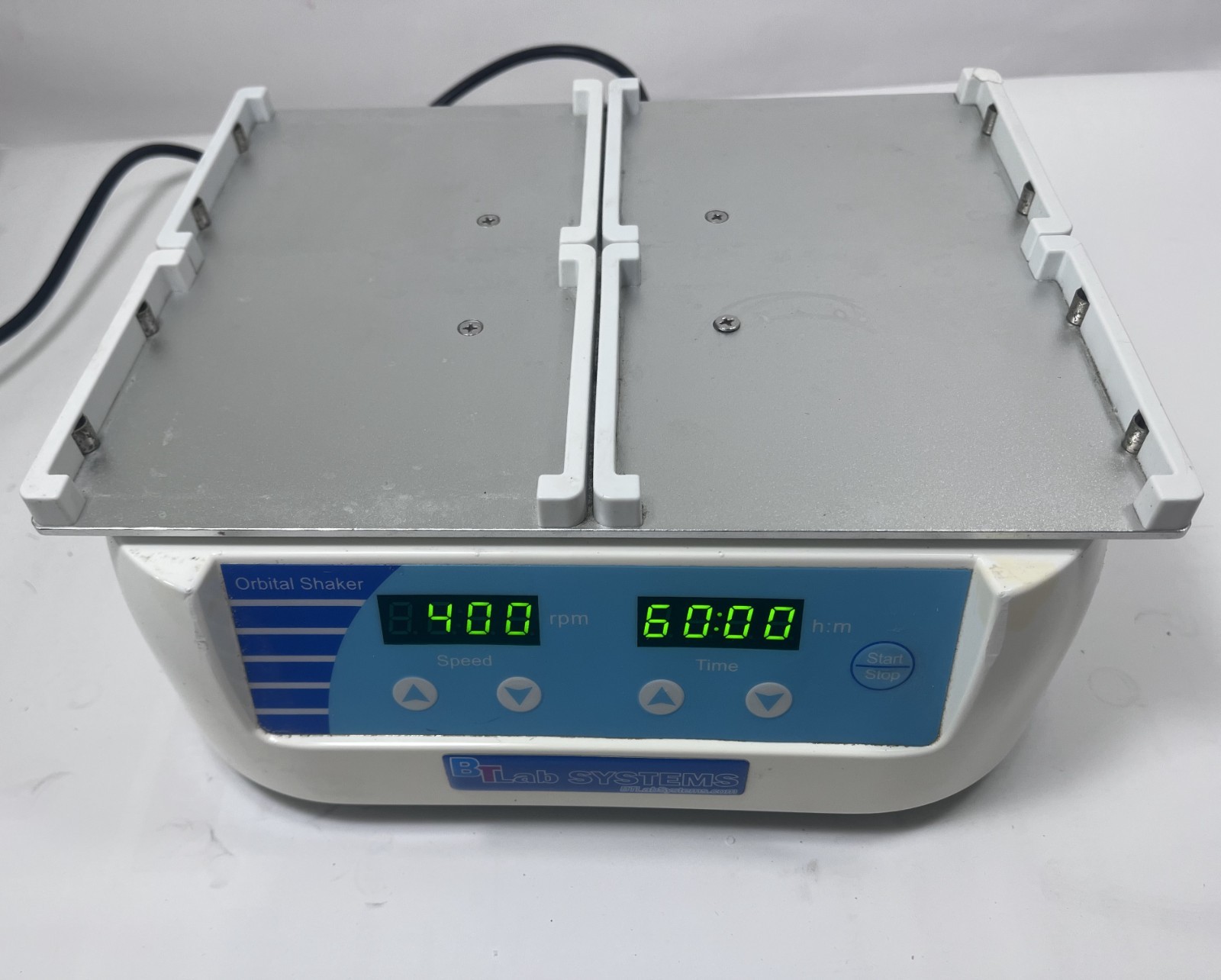 BT Lab Systems Digital Orbital Shaker MU-E30-1011 Microplate Holder Lab Mixing