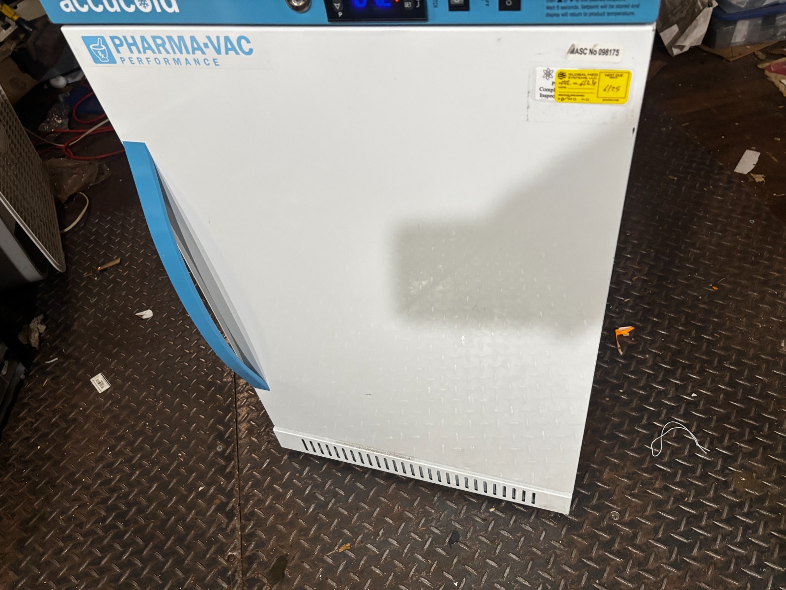 ACCUCOLD PHARMA-VAC MODEL ARS32PVBIADA REFRIGERATOR 110V 60HZ 0.75A 8W ?