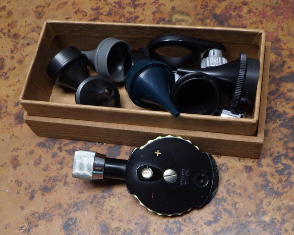 Vintage Welch Allyn Diagnostic Set Otoscope Ear Nose Testing Extra Parts C2