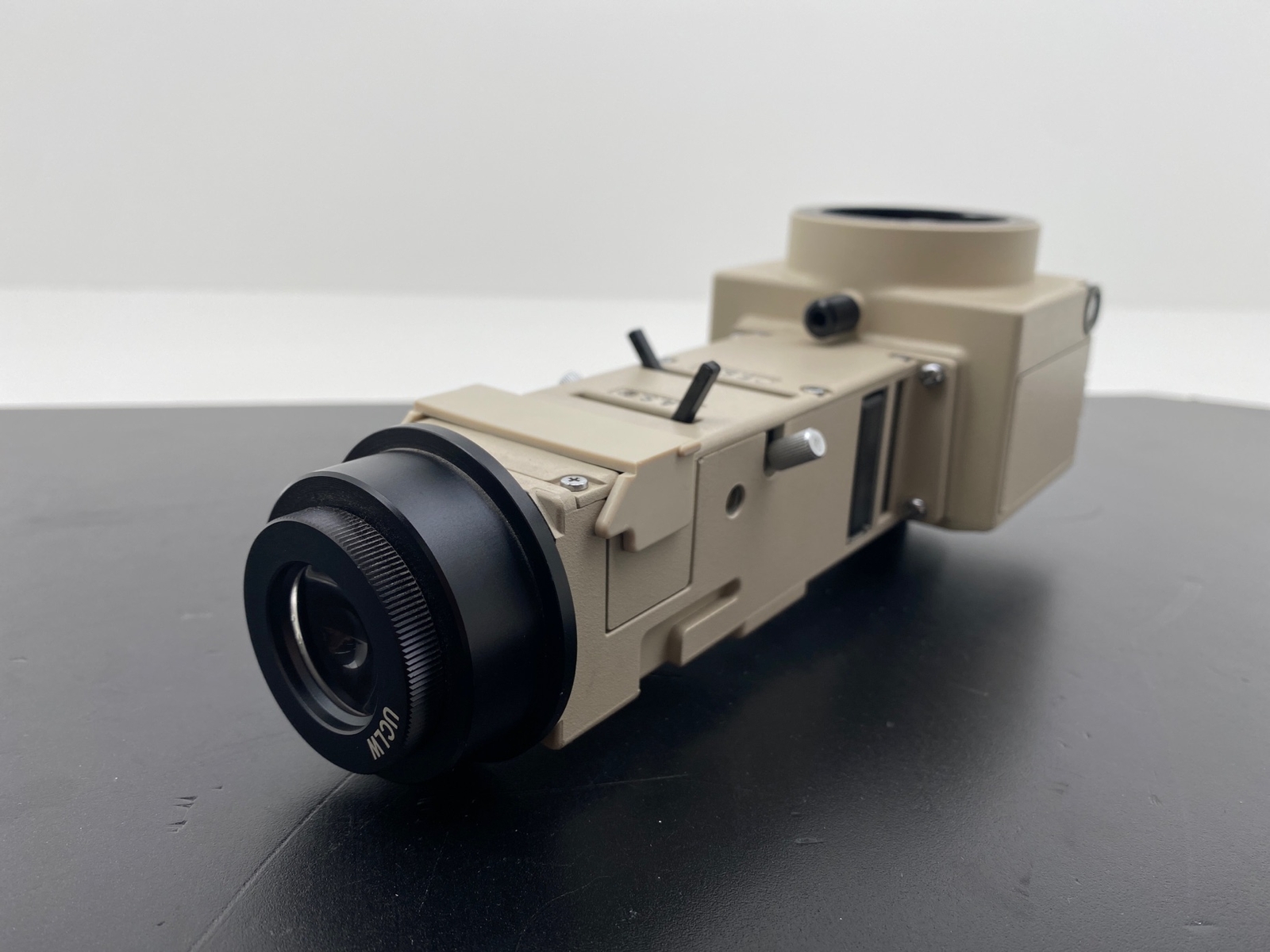 Olympus BH2-UMA Vertical Illuminator w/ Bright Field Cube and UCLW Lens