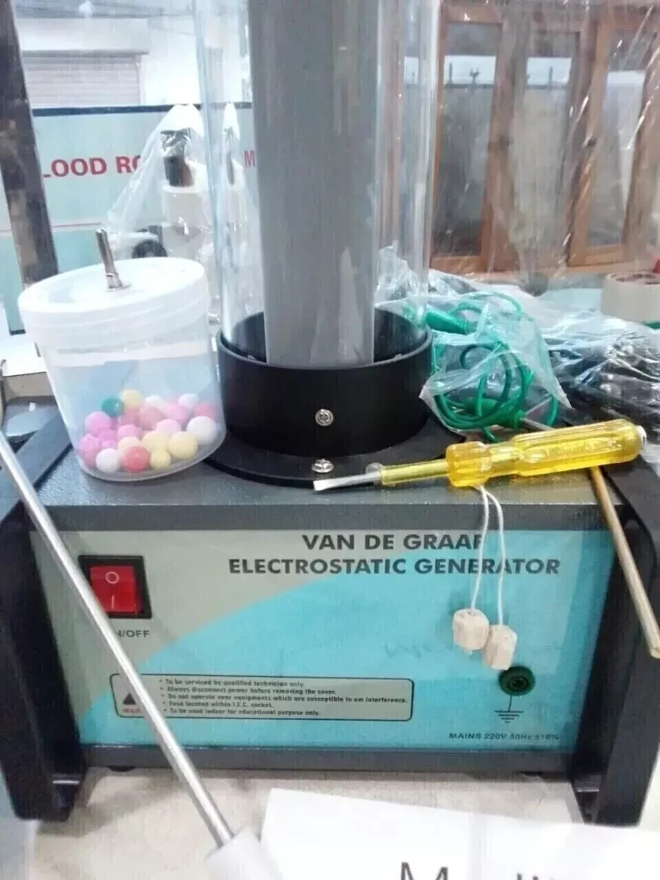 Van De Graaff Generator Motorised In Heavy Motor With All Practical Accessories