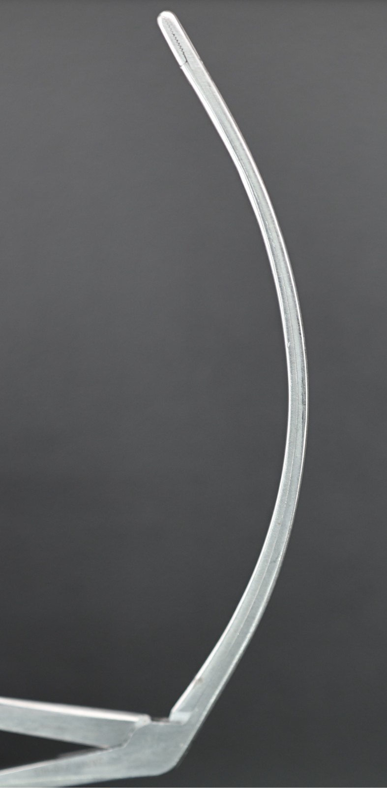 Jarit 270-185 Carroll Tendon Retriever, Serrated, 2mm x 9mm Jaws, Curved, 140mm