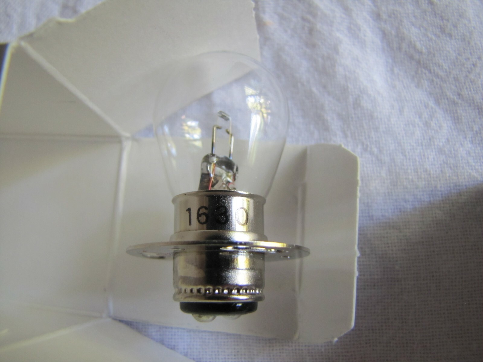 Ushio SM-1630 Science & Medical Lamp 6.5V 2.75A 11W P15D Base Light Bulb 100 hr.