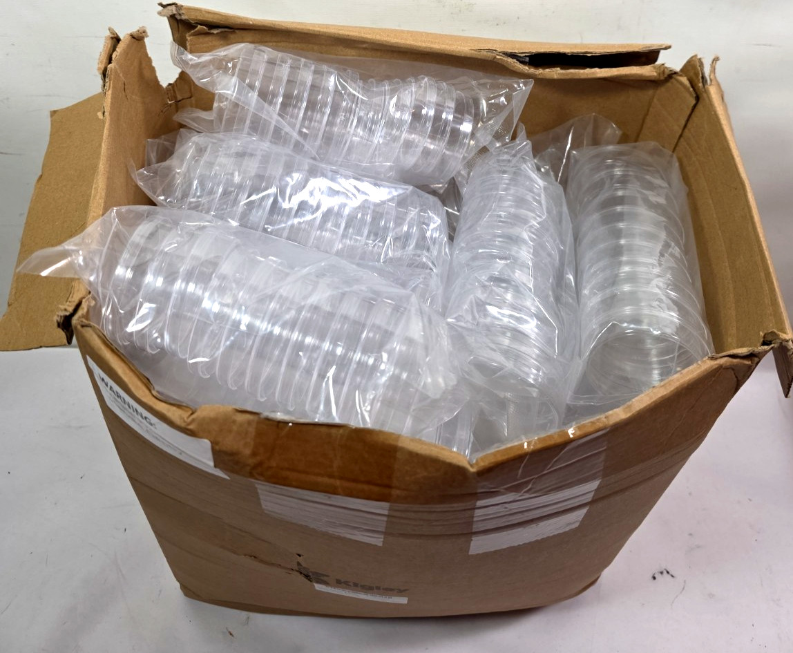 400 Pcs Sterile Plastic Petri Dishes with Lids 60mm Dia x X 15mm