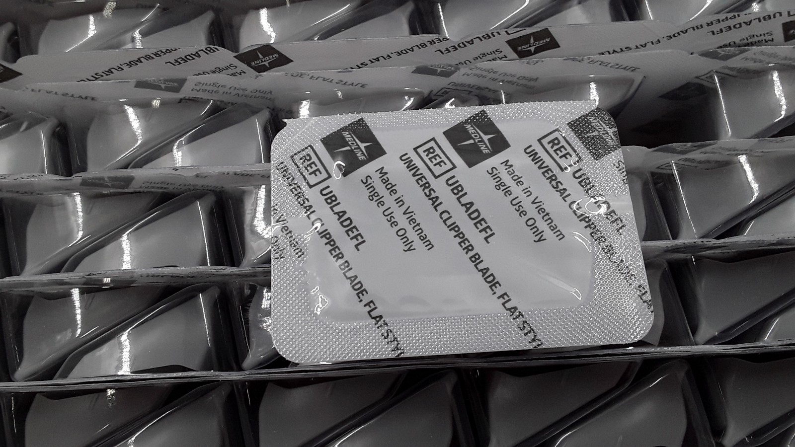 Medline Universal Clipper Blade Flat Style Grey Box of 49 REF UBLADEFL