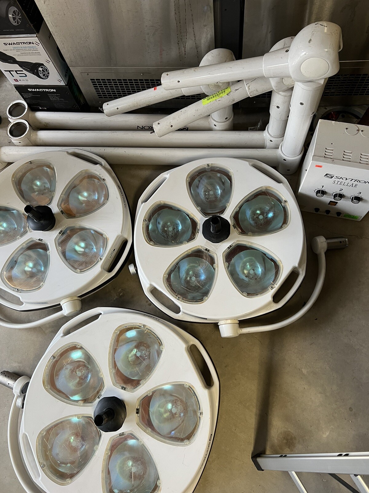 Skytron Stellar Hospital Operation Surgical Light Triple Ceiling Mounted