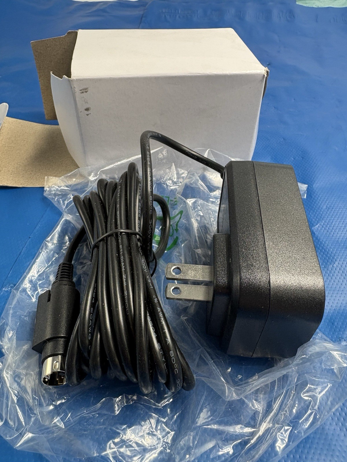 NEW Covidien Kangaroo Epump Power Supply AC Adapter 4 Pin Plug P/N 382491