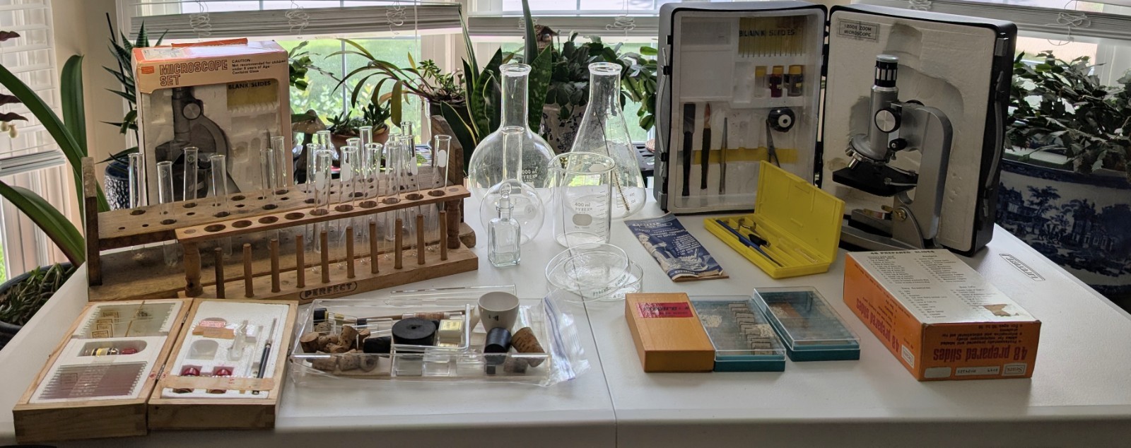 Lot Of Laboratory science Equipment Including Pyrex Beakers, Test Tubes,…