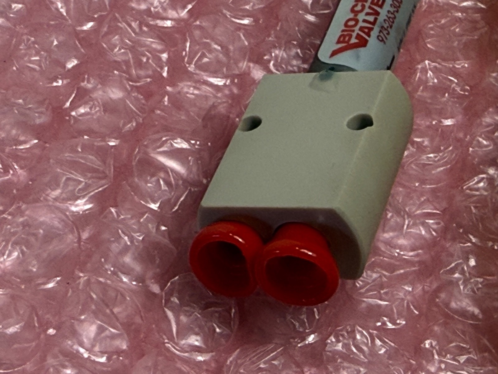 Bio-Chem Fluidics Valve 038T2B24-32-5 20psi / 24V DC Vac/Pres New!!