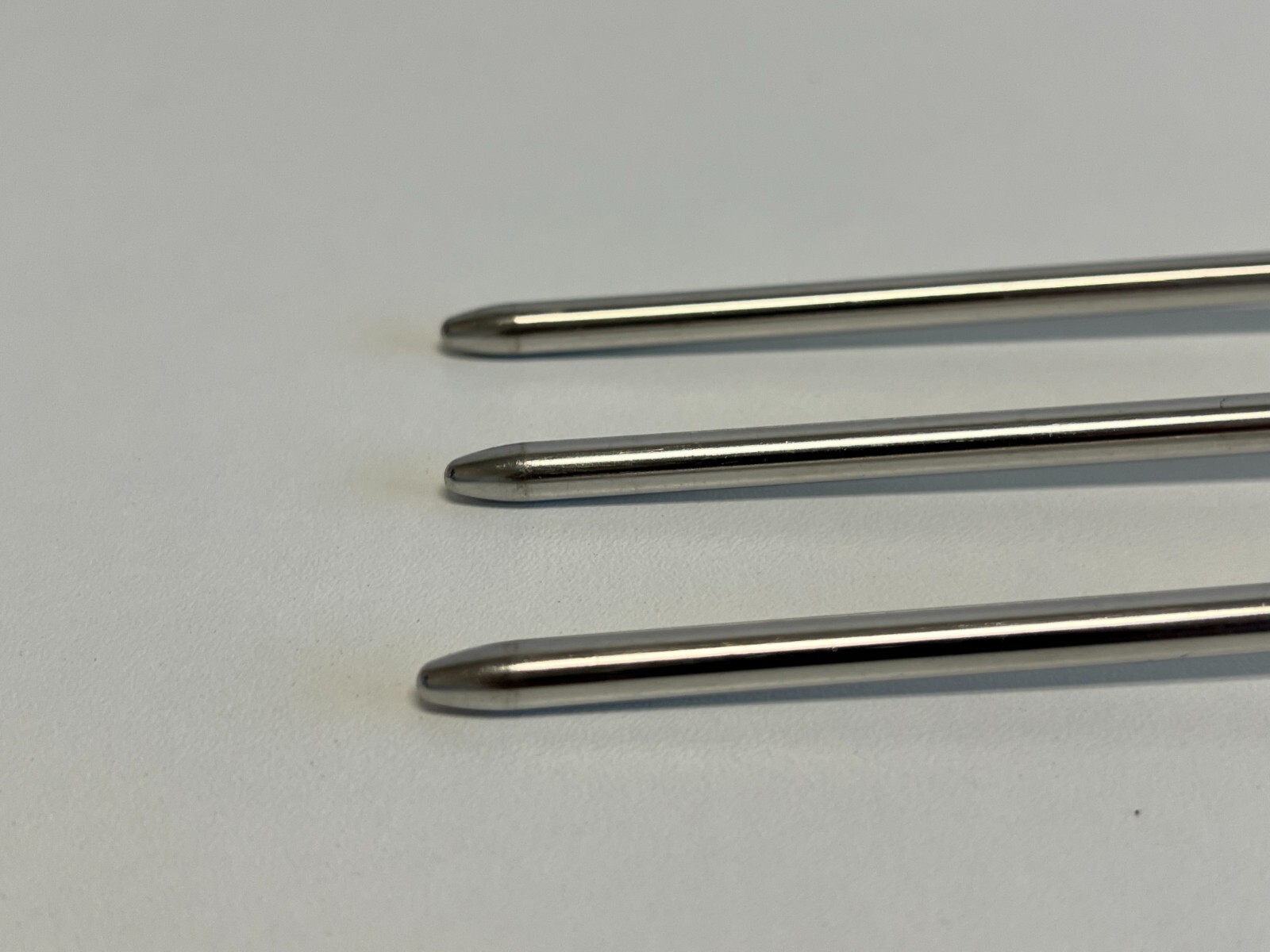 L19: Lot of 3 Da Vinci 420013-01 Surgical Instrument