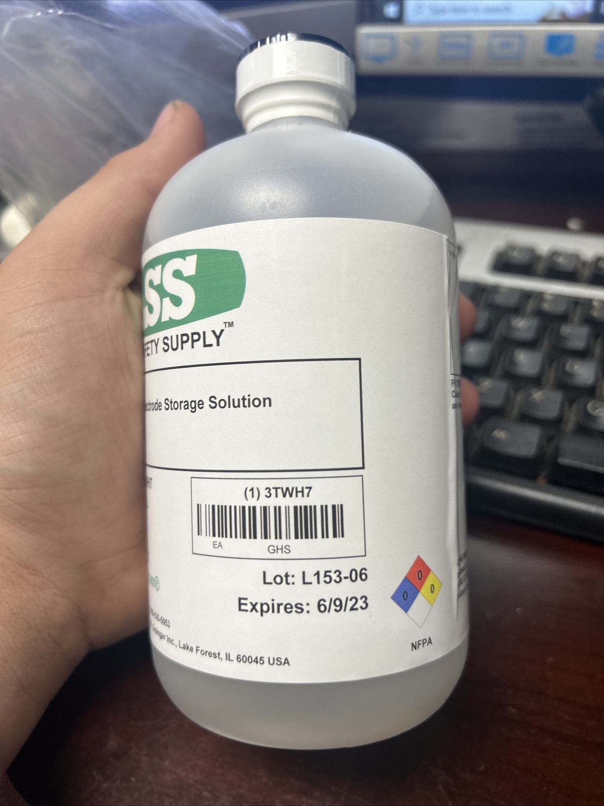 #3TWH7 Lab Safety Supply Electrode Storage Solution, Gr140200-M01 500ml