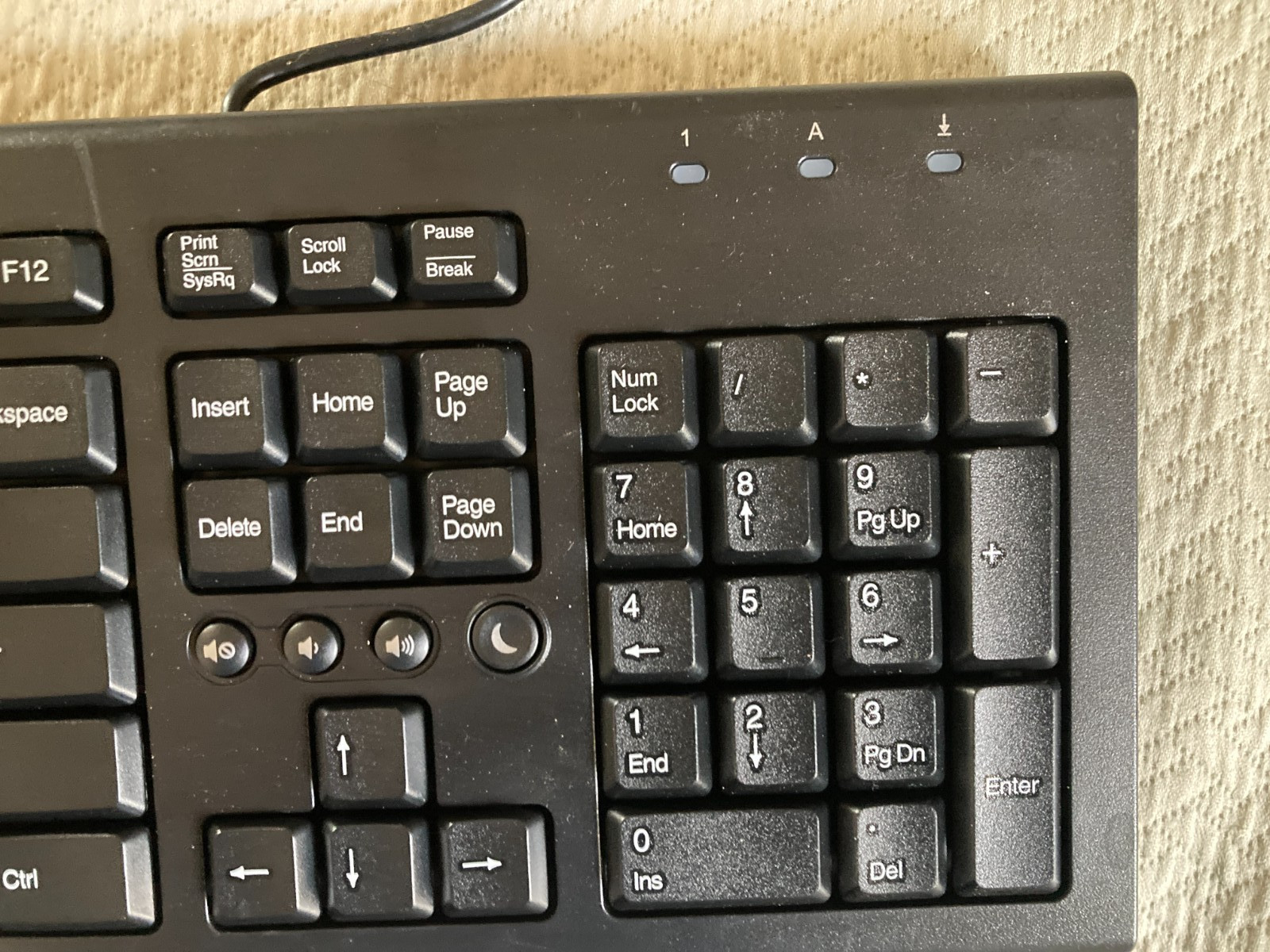 HP Keyboard PN: 697737-001 Pre-owned, Good condition used very little