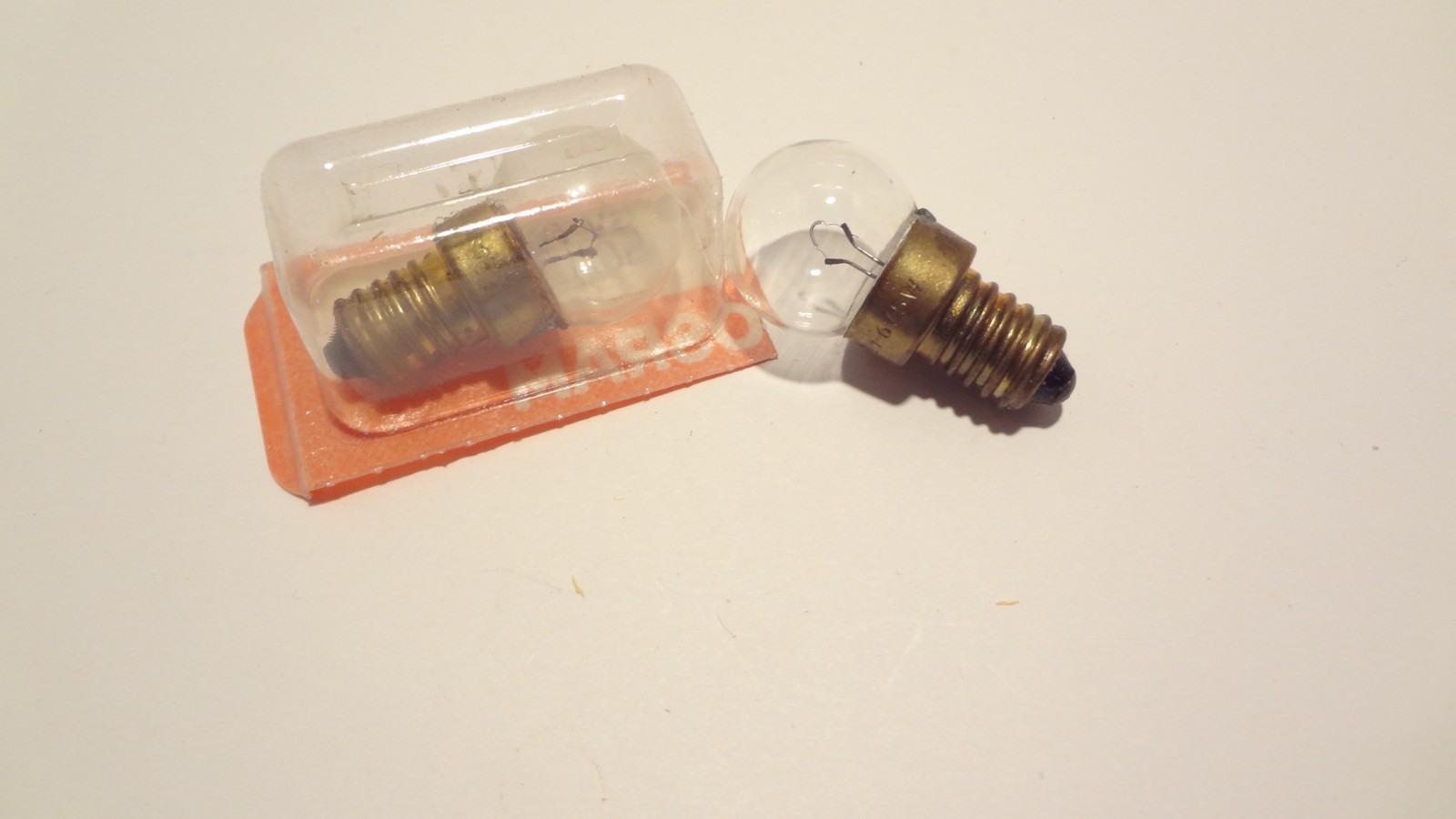 OSRAM BULBS # 5021, 6 VOLT 5 WATT QTY (4ea) ZEISS 38-00-29 *NEW SEALED PACK*