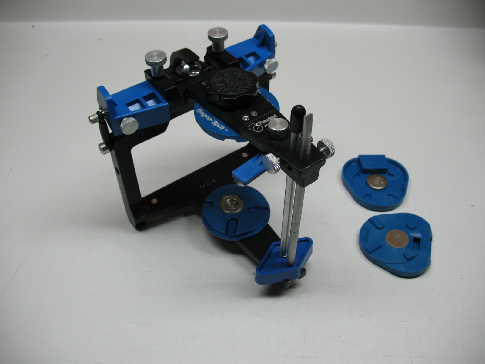 PANADENT PSH SEMI ADJUSTABLE DENTAL ARTICULATOR WITH MAGNA-SPLIT MAGNETICS LAB