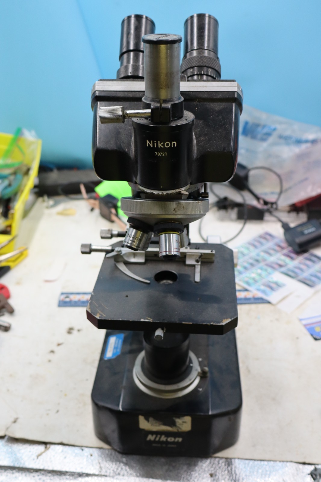 Nikon S-Series Binocular Microscope w/ 4, dll 10, dll 20, m10 obj. HKW 10x eyes